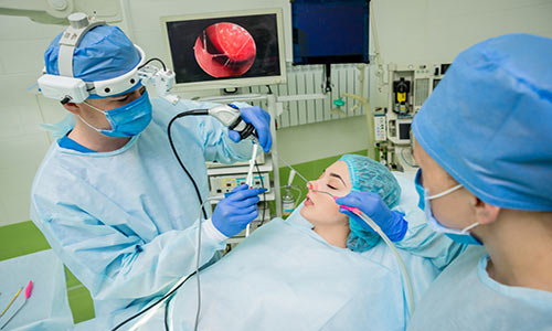 عمل جراحی آندوسکوپی سینوس برای درمان سینوزیت